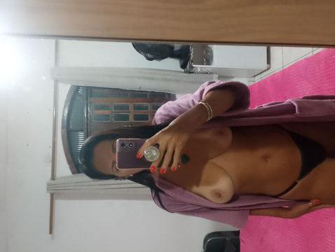 Olá meus amores sou uma baiana bem carinhosa,atenciosa e educada fogosa sem frescuras, não  transo sem camisinha faço oral sem camisinha  dependendo da higiene quero fazer vc gozar gostoso muito puta na cama, não trabalho com rapidinha. Trabalho  com preservativo.  preferir. Vamos combinar um momento .  estou com local.