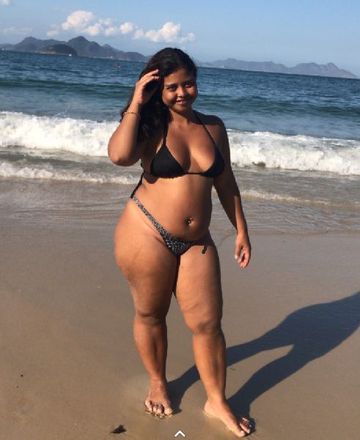 Sou uma morena bem safadinha. Faço chamadas de vídeo.
